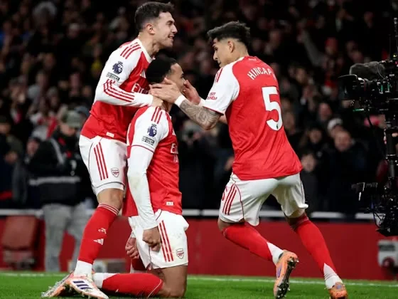 img of El Arsenal no perdona: goleada, puntos de oro y solidez de Hincapié